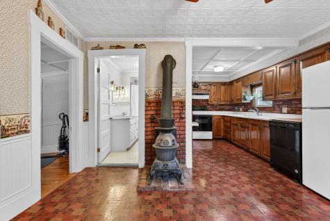 13 Grove Avenue Sanford ME 04073
