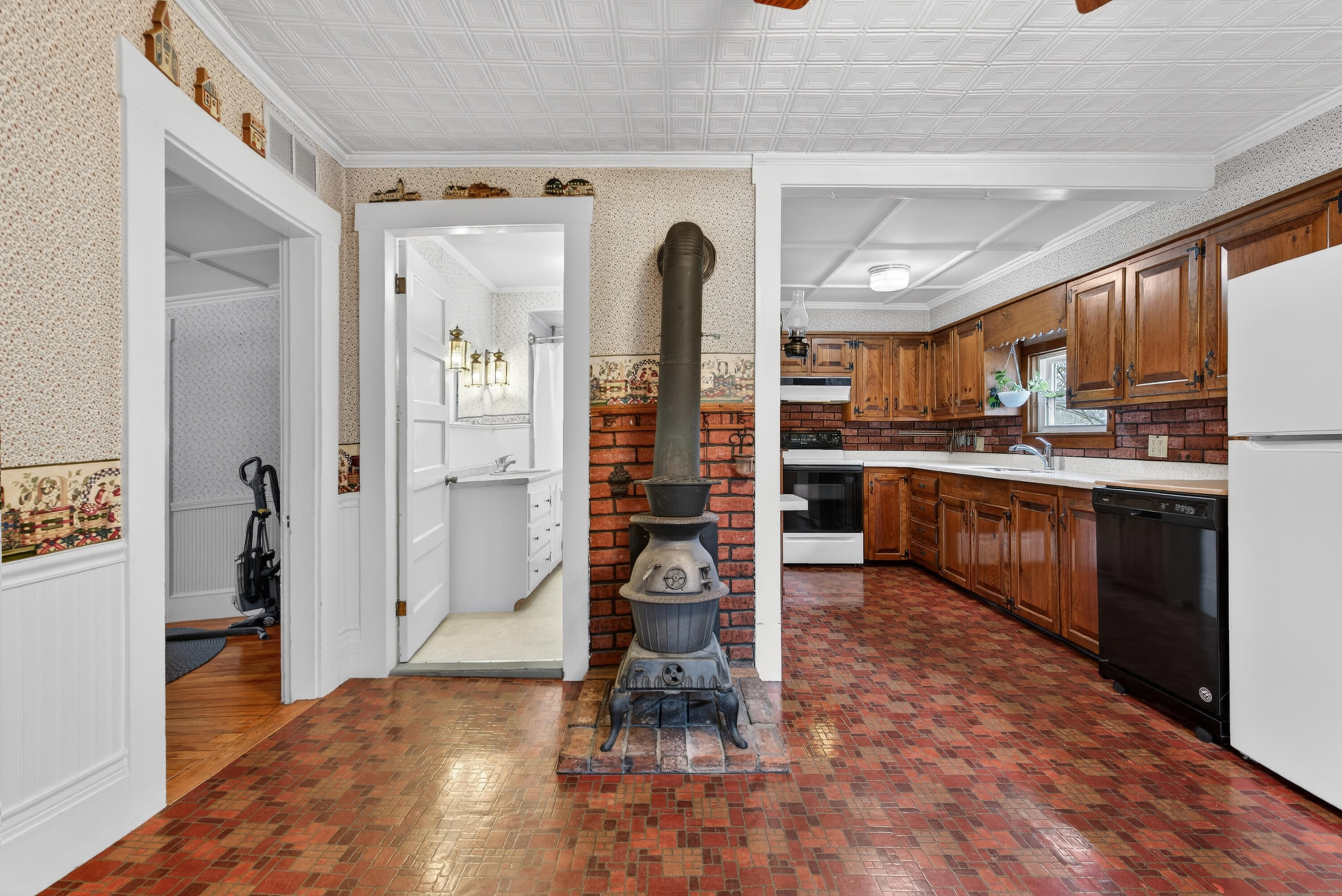 13 Grove Avenue Sanford ME 04073