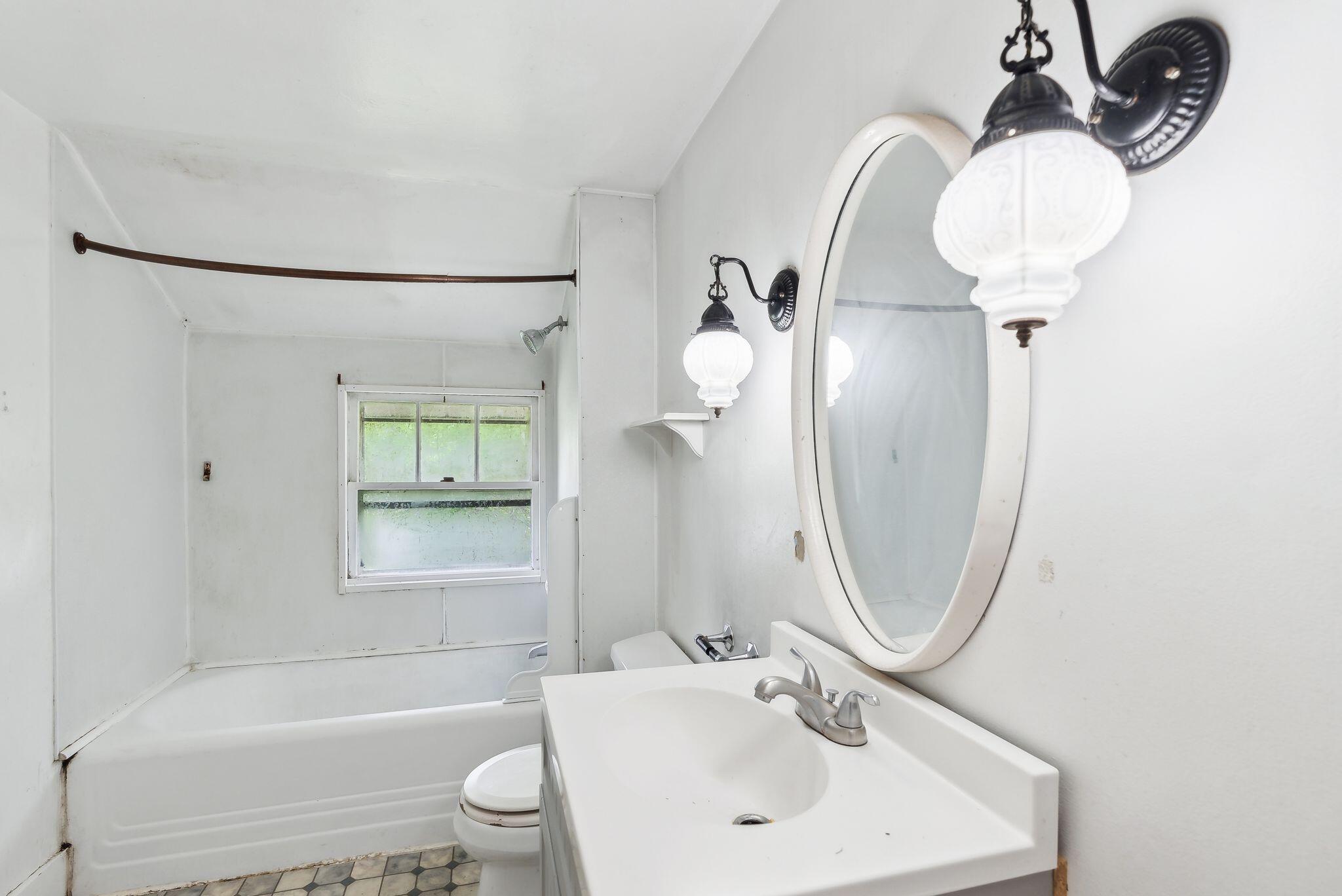 705 + 707 Maine Avenue Farmingdale ME 04344