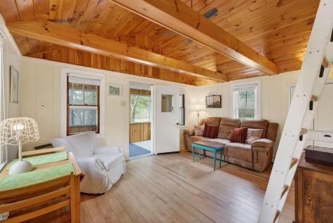 1 Gilleys Lane Raymond ME 04071