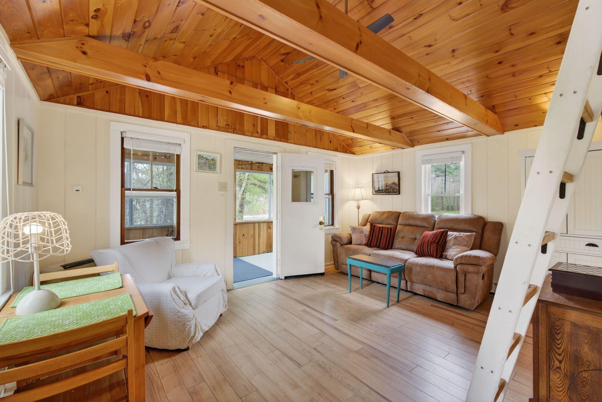 1 Gilleys Lane Raymond ME 04071