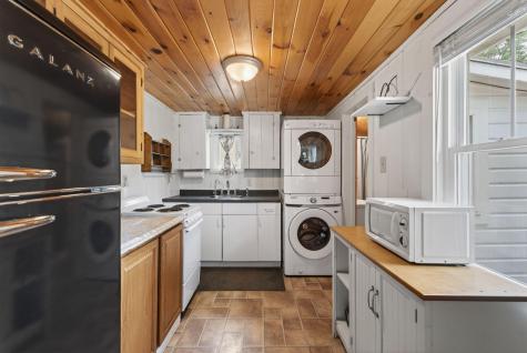 1 Gilleys Lane Raymond ME 04071