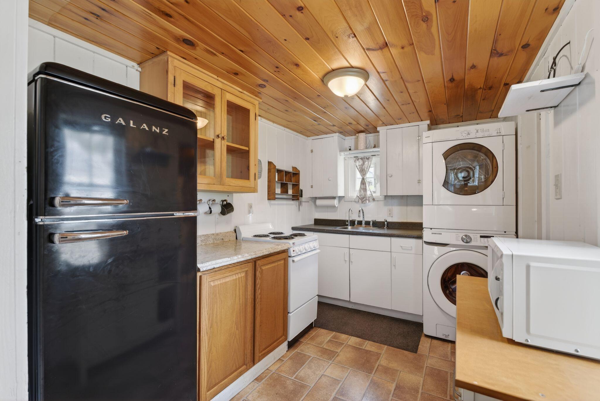 1 Gilleys Lane Raymond ME 04071