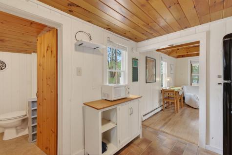 1 Gilleys Lane Raymond ME 04071