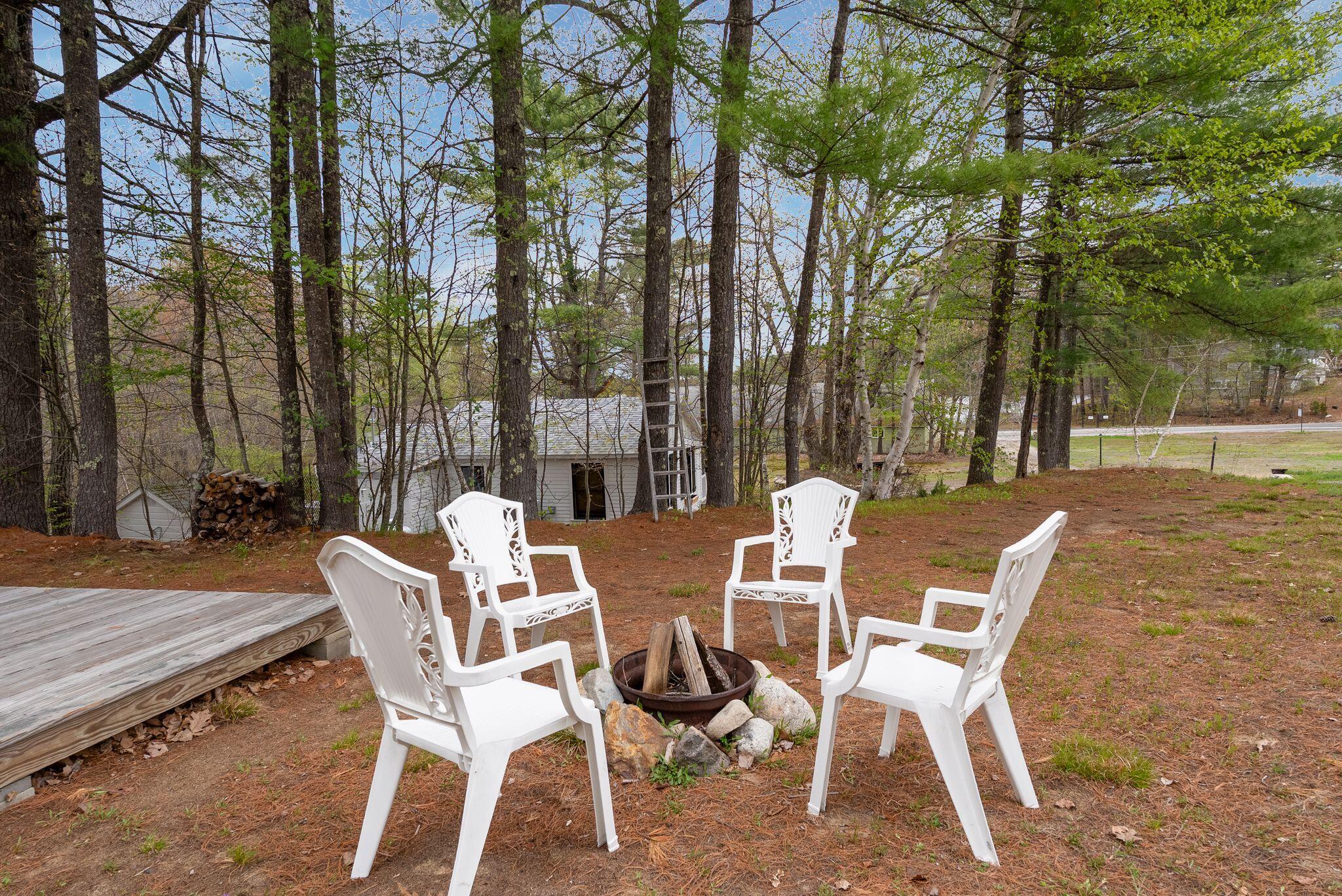 1 Gilleys Lane Raymond ME 04071