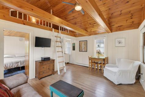 1 Gilleys Lane Raymond ME 04071