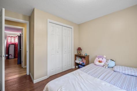 20 Sunderland Drive Auburn ME 04210