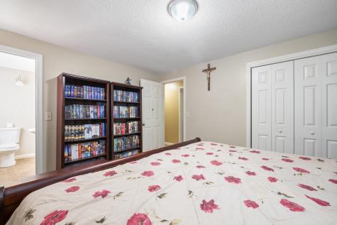 20 Sunderland Drive Auburn ME 04210