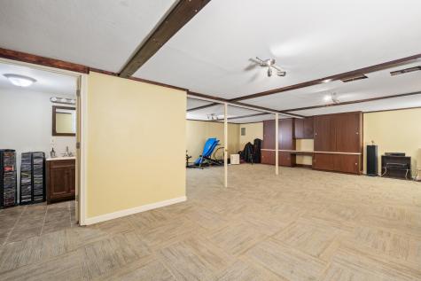 20 Sunderland Drive Auburn ME 04210