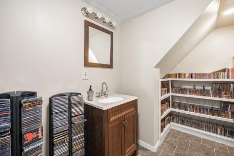 20 Sunderland Drive Auburn ME 04210