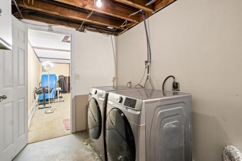 20 Sunderland Drive Auburn ME 04210