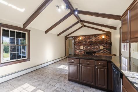 20 Sunderland Drive Auburn ME 04210