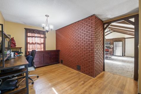 20 Sunderland Drive Auburn ME 04210