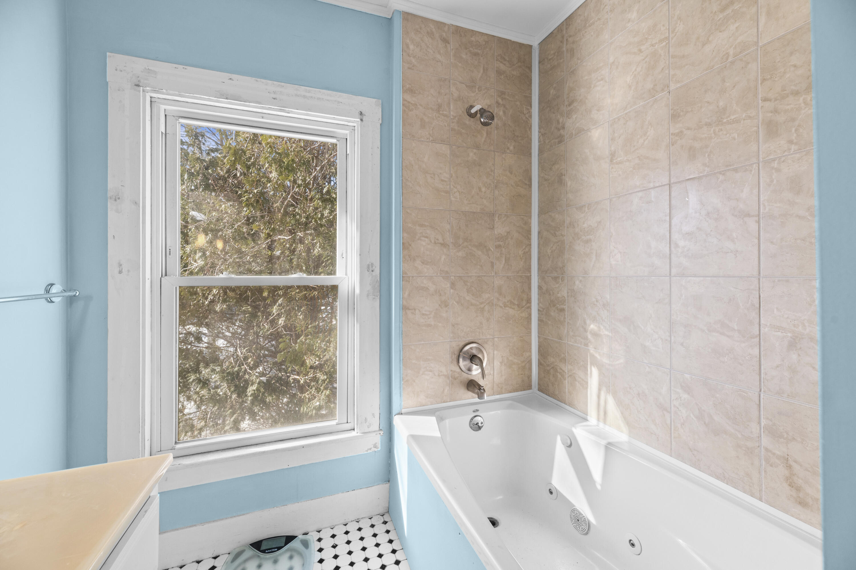 145 Highland Avenue Gardiner ME 04345