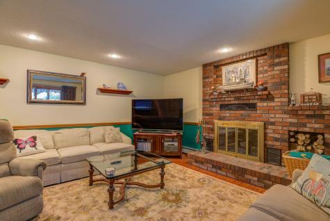8 Coachman Avenue Auburn ME 04210