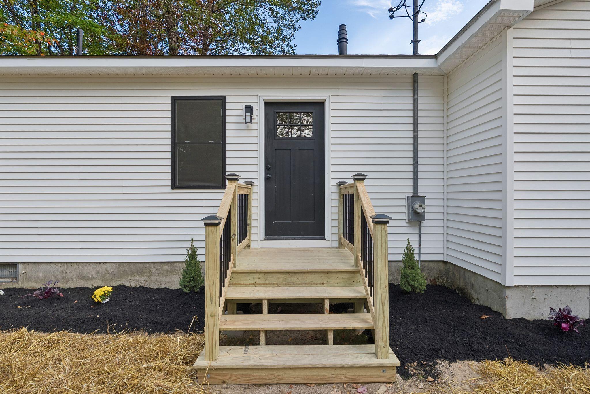 19 Estate Road Naples ME 04055