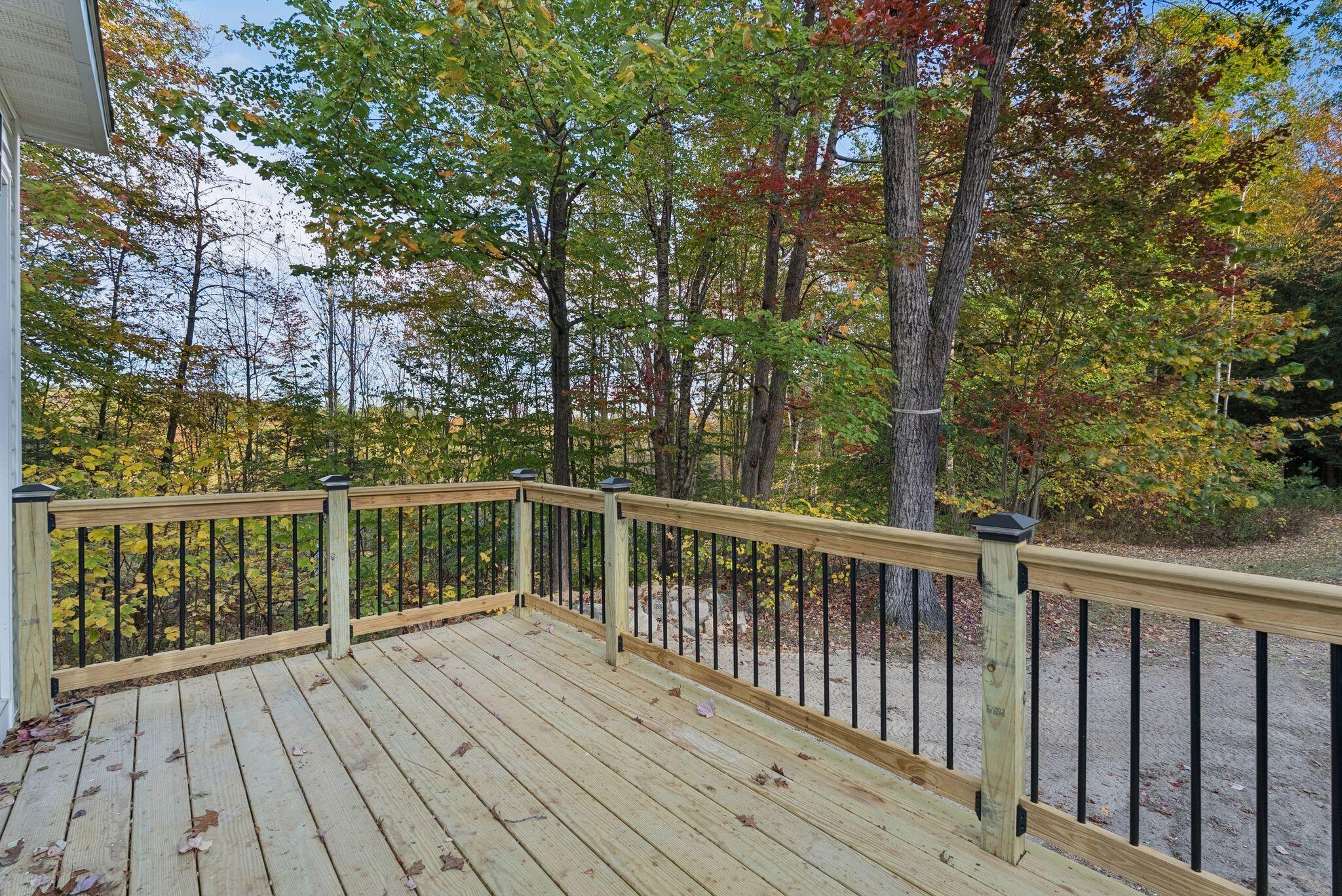 19 Estate Road Naples ME 04055