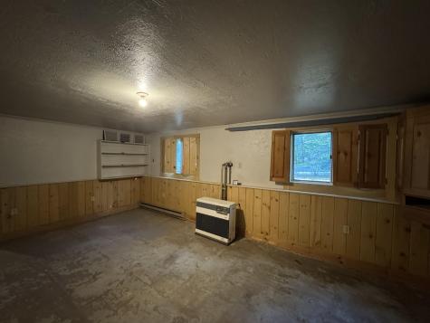 8 Patricia Avenue Raymond ME 04071