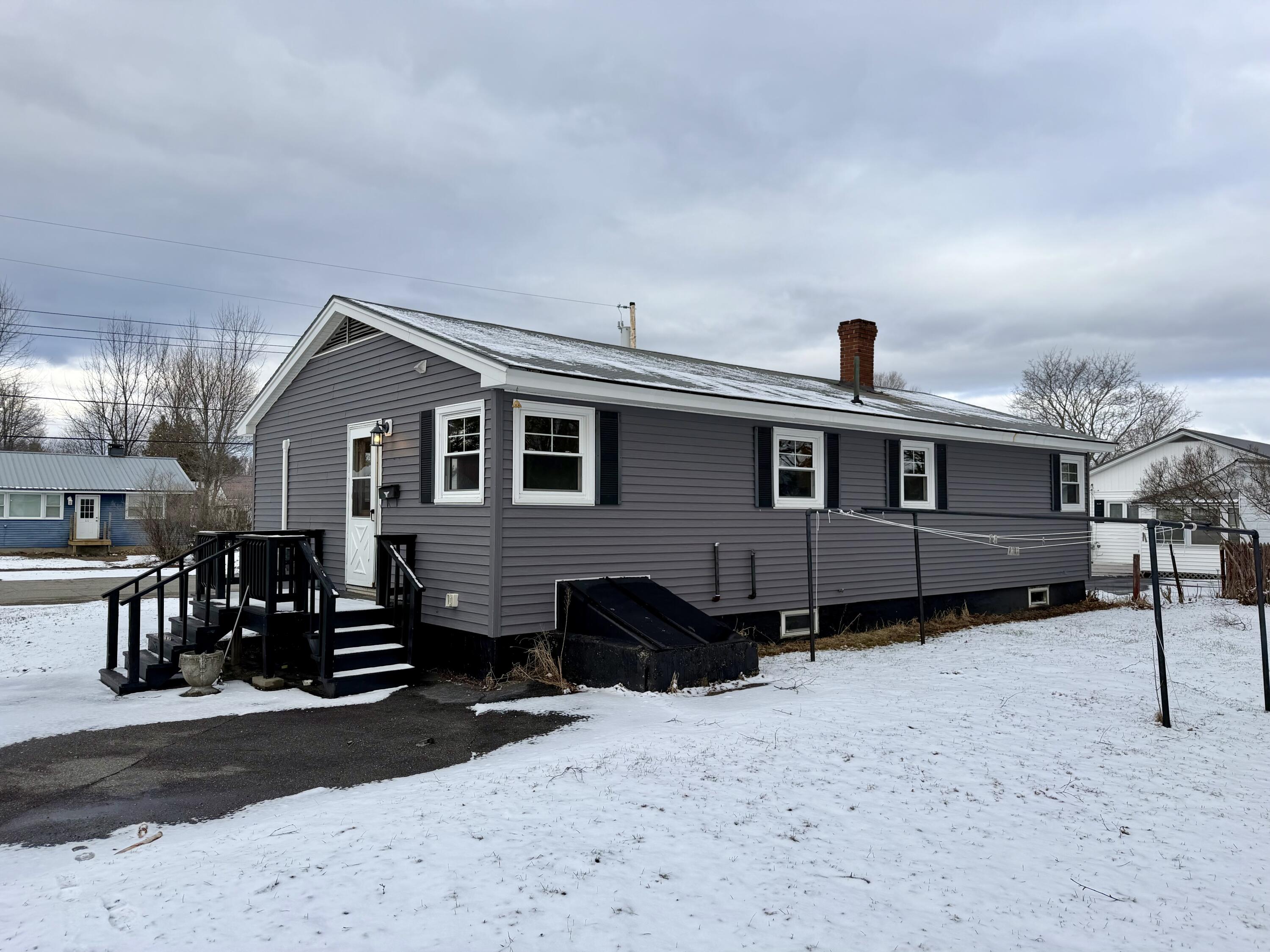 12 Palm Street East Millinocket ME 04430