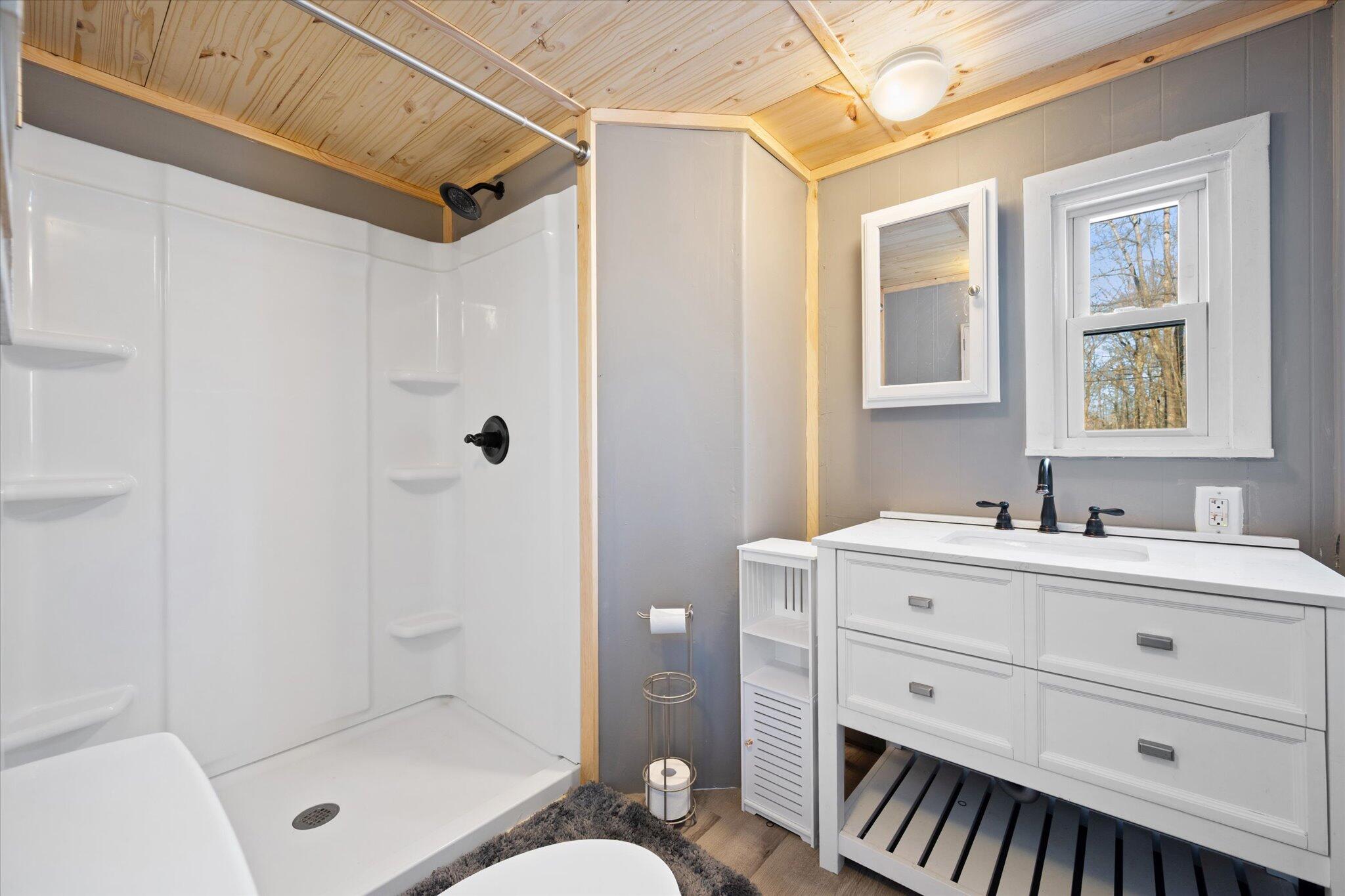 336 Lakeview Road Glenburn ME 04401