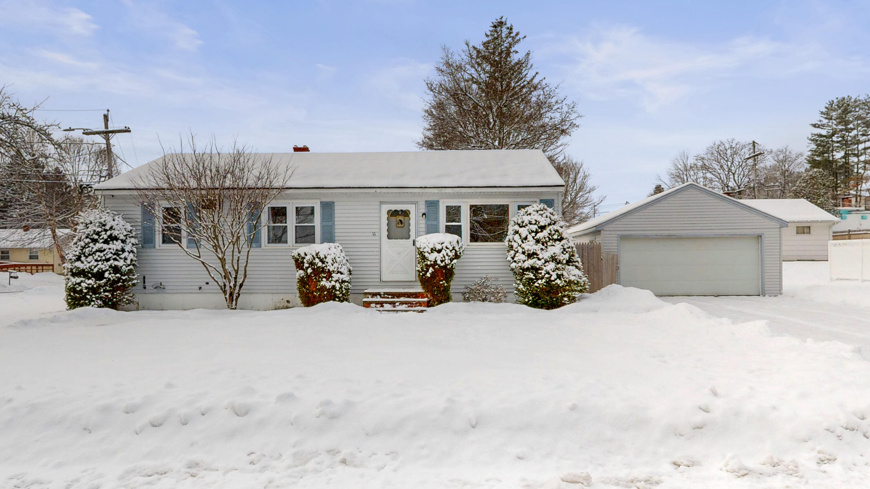 16 Orchard Circle Lewiston ME 04240