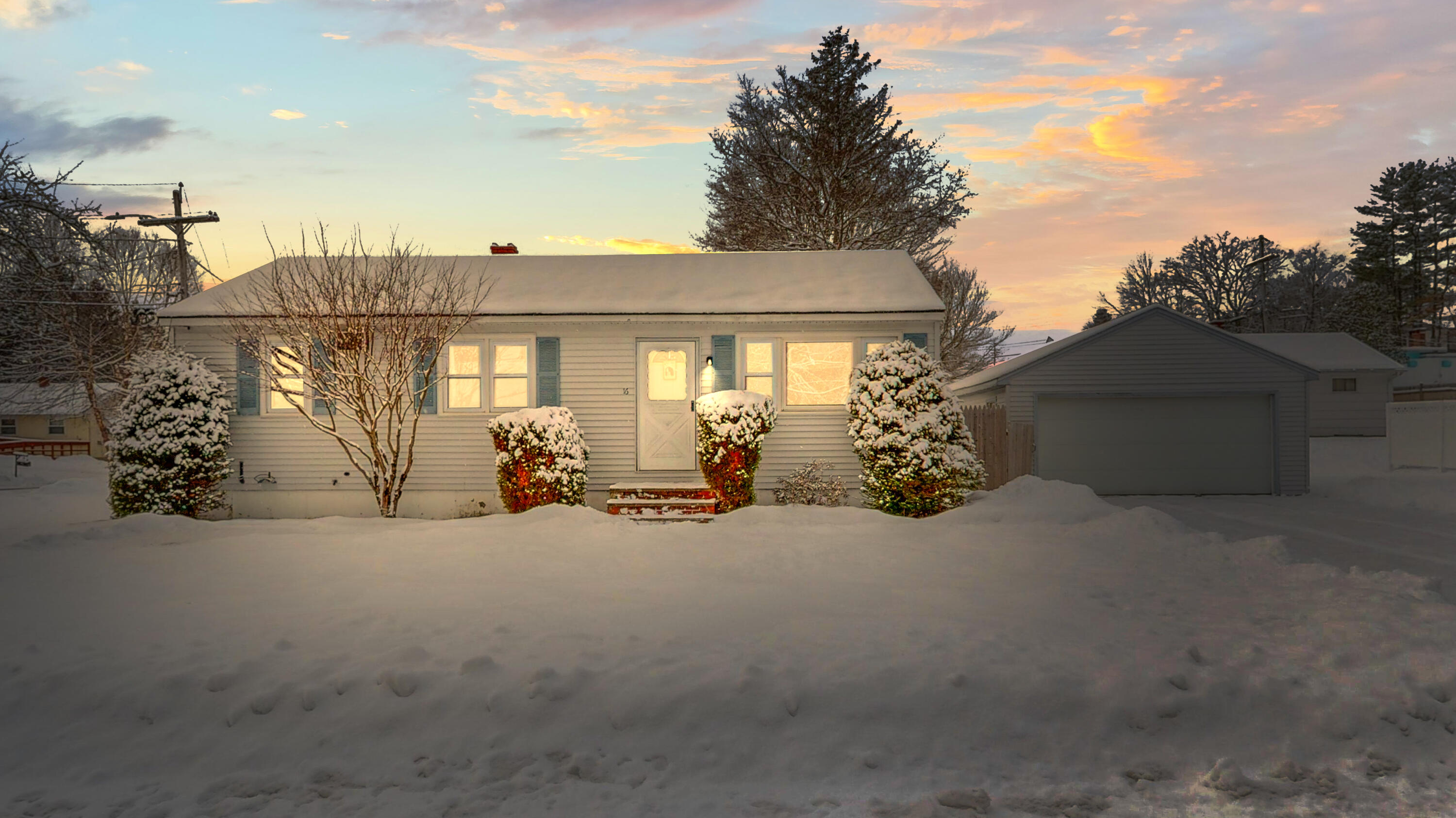 16 Orchard Circle Lewiston ME 04240