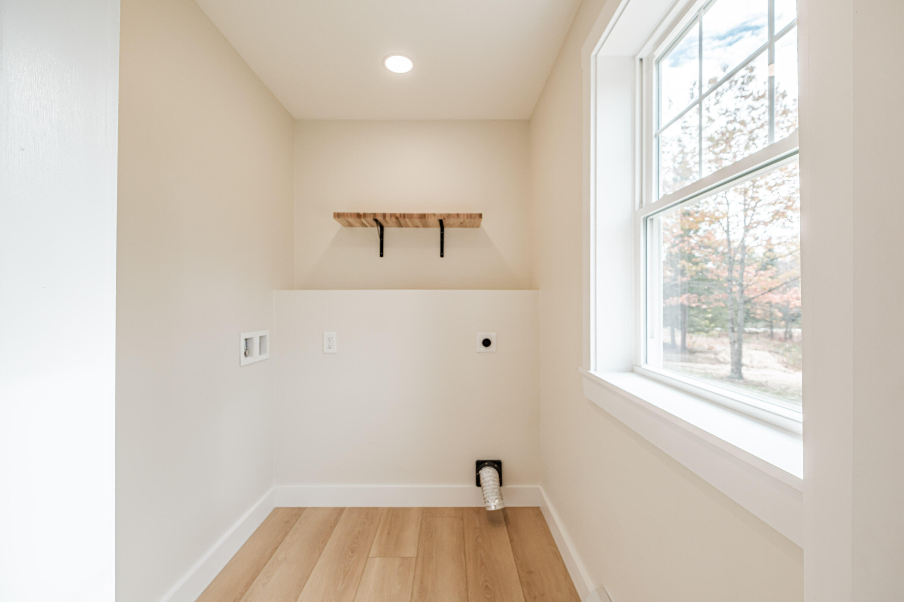 11 Nishell Drive Paris ME 04281