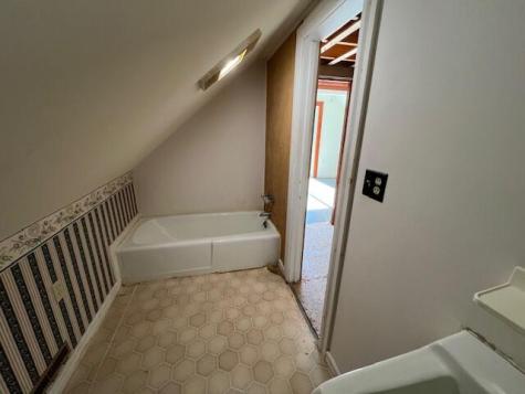 17 Stanley Lane Swans Island ME 04685