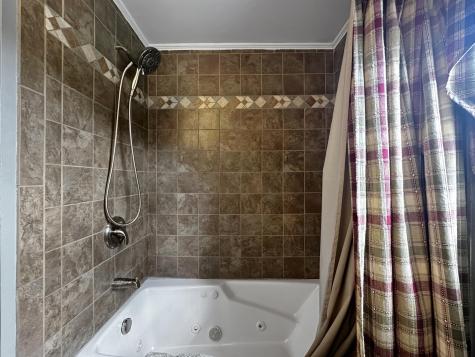 68 Fords Lane Mapleton ME 04757