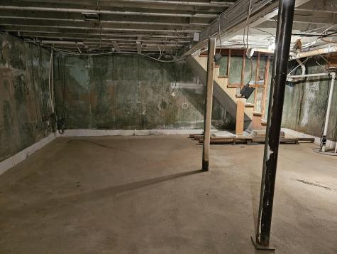 1052 Washington Street N Auburn ME 04210