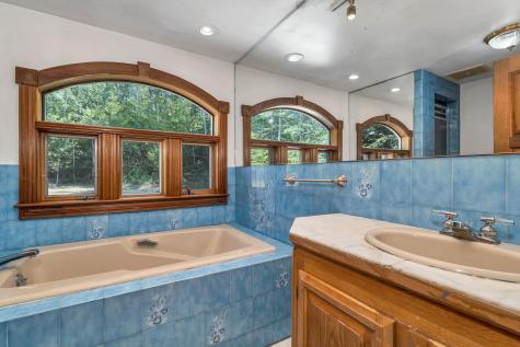 15 Lois Lane Sweden ME 04040