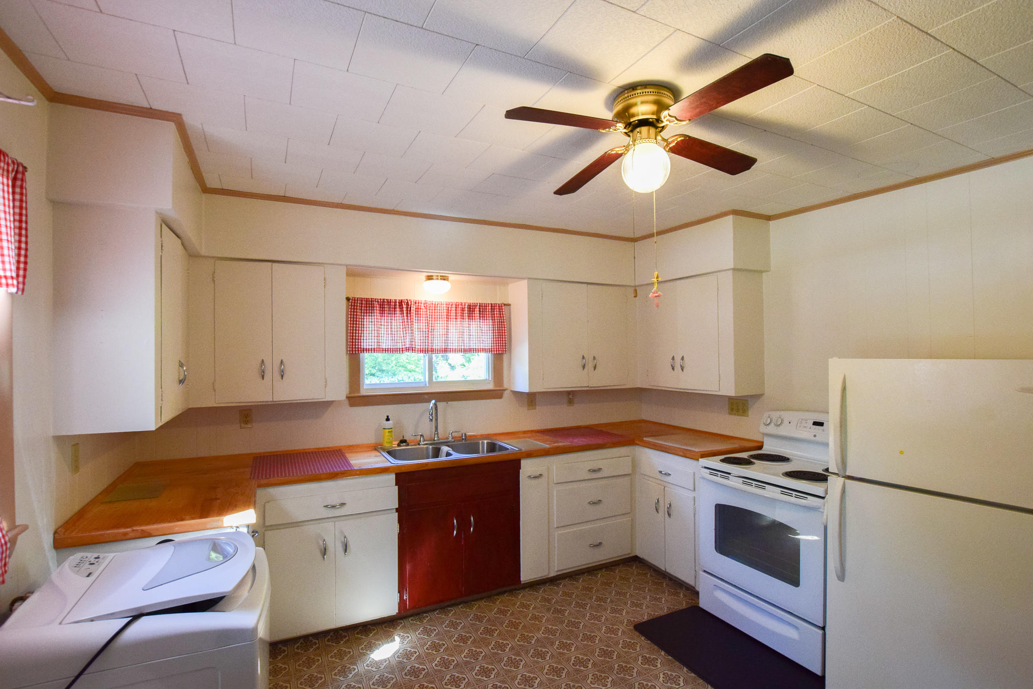 216 Bates Street Millinocket ME 04462