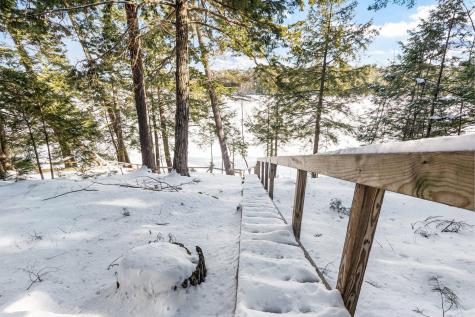 11 Evergreen Heights Liberty ME 04949