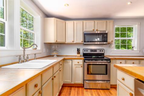 21 Fitzgerald Avenue Lewiston ME 04240