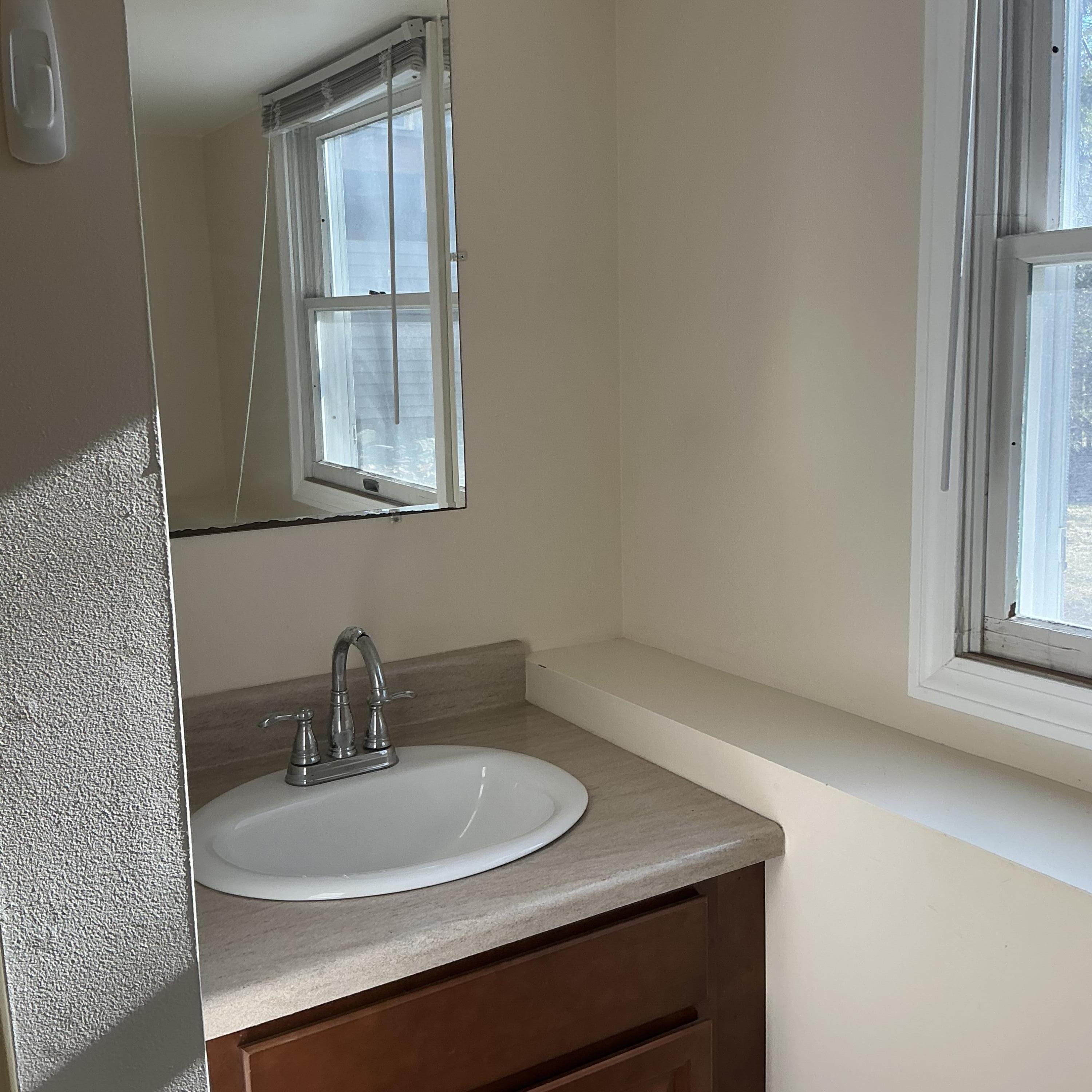 1 Carolyn Street Topsham ME 04086