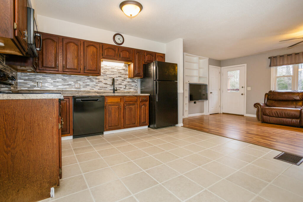 11 Cohoon Road Chesterville ME 04938