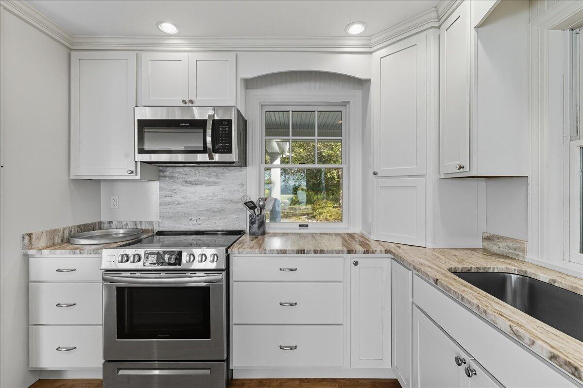 39 Eastman Lane Deer Isle ME 04627