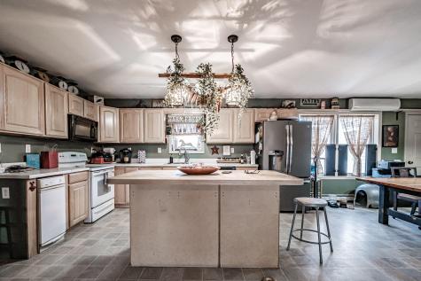 293 Robinson Hill Road Oxford ME 04270