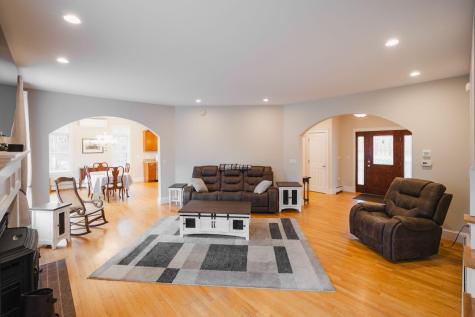 18 Victoria Lane Windham ME 04062