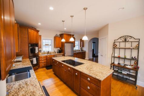 18 Victoria Lane Windham ME 04062