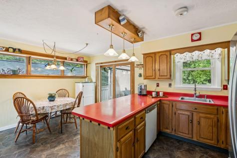 6 Scottsdale Avenue Lisbon ME 04252