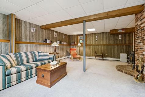 6 Scottsdale Avenue Lisbon ME 04252