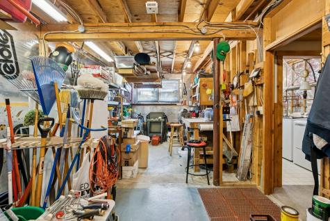 6 Scottsdale Avenue Lisbon ME 04252