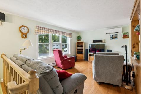 6 Scottsdale Avenue Lisbon ME 04252