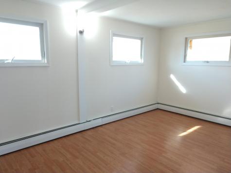 8 Jordan Avenue Auburn ME 04210