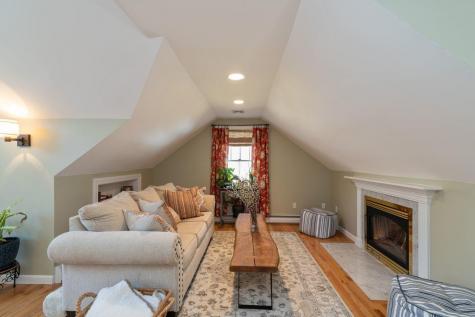 6 Flintlock Lane Falmouth ME 04105