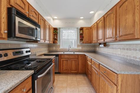 36 Colonial Road Portland ME 04102