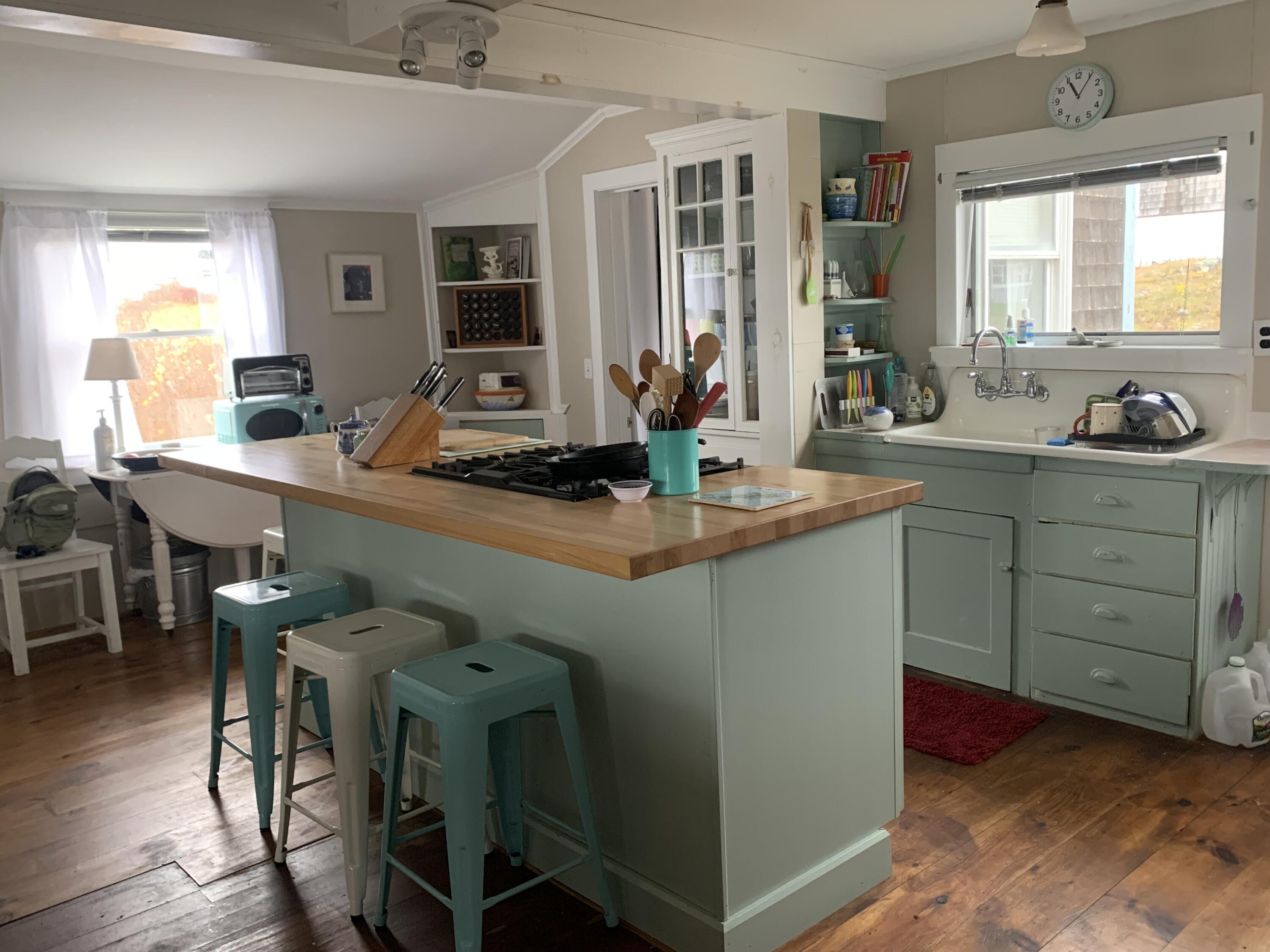 42 Thistle Lane Long Island ME 04050