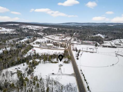 4 Brightons Way Poland ME 04274