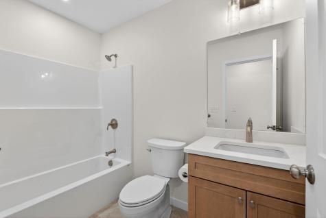 4 Brightons Way Poland ME 04274